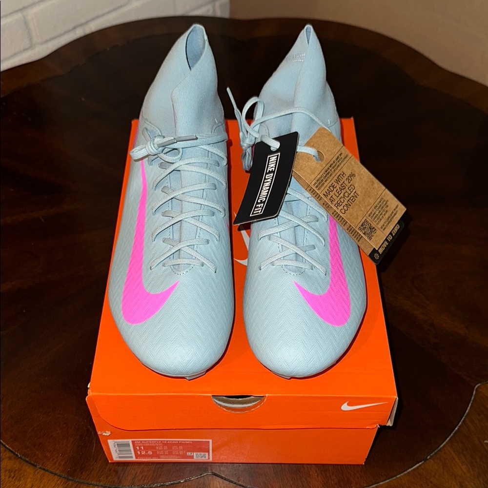 BRAND NEW IN BIX - Nike Blue and Pink Dynamic Fit Cleats